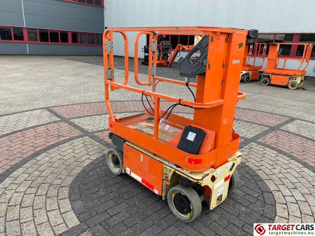 JLG 1230ES Electric Vertical Mast Work Lift 566cm - Вертикален јарболски подигнувач: слика 4 JLG 1230ES Electric Vertical Mast Work Lift 566cm - Вертикален јарболски подигнувач: слика 4