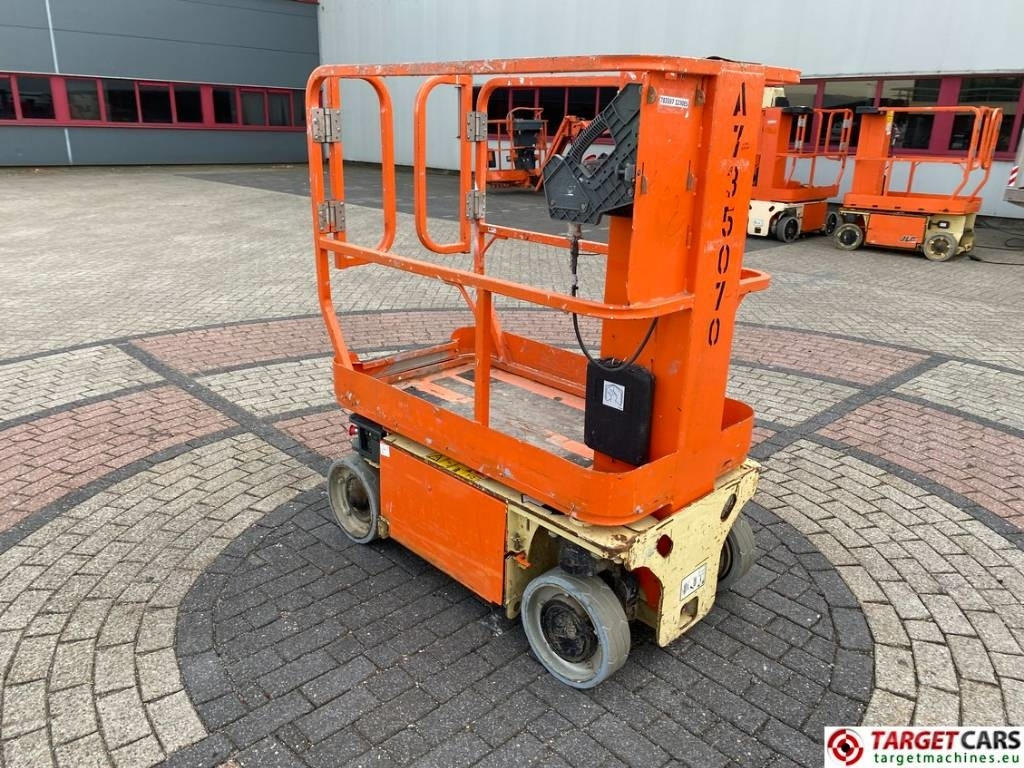 JLG 1230ES Electric Vertical Mast Work Lift 566cm - Вертикален јарболски подигнувач: слика 4 JLG 1230ES Electric Vertical Mast Work Lift 566cm - Вертикален јарболски подигнувач: слика 4