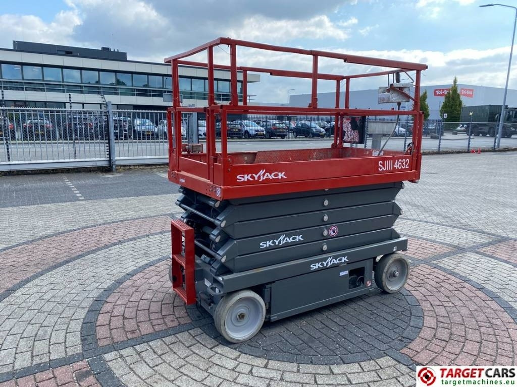 SkyJack SJ4632 Electric 4632 Scissor Work LIft 1170cm - Кревач ножица: слика 3 SkyJack SJ4632 Electric 4632 Scissor Work LIft 1170cm - Кревач ножица: слика 3