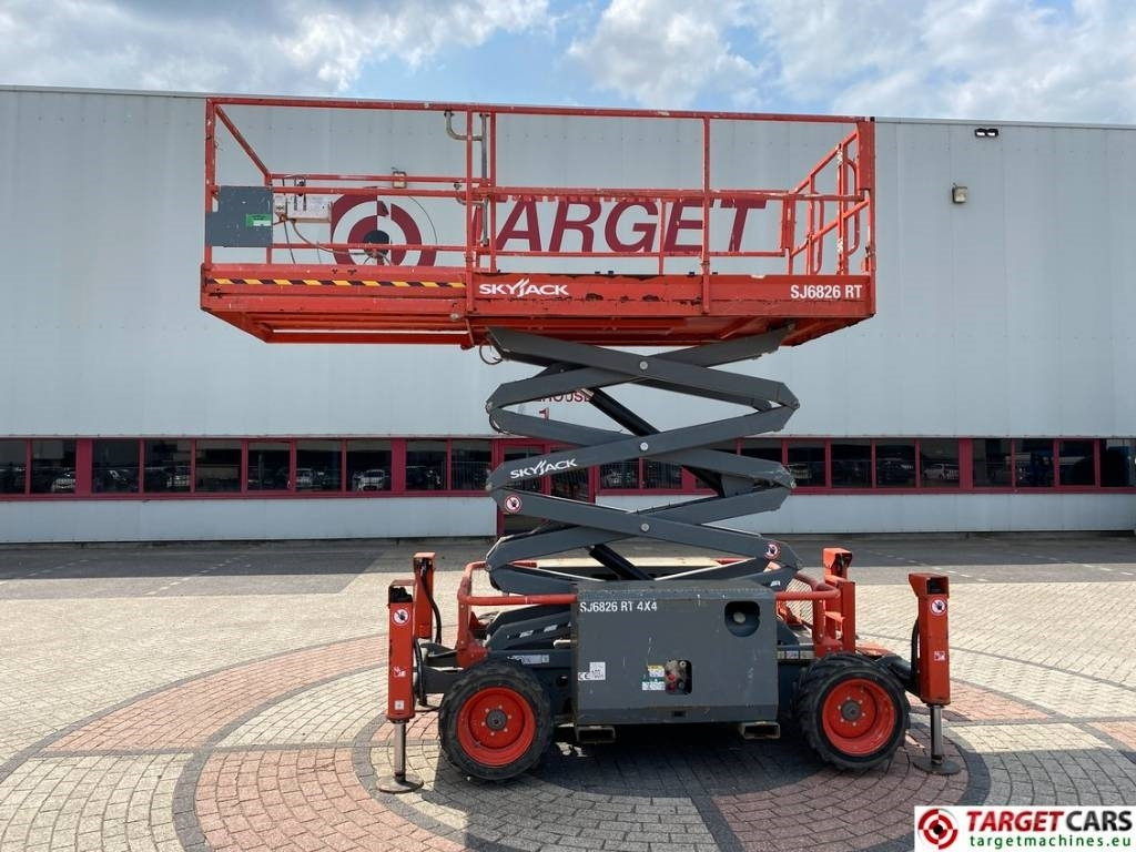 SkyJack SJ6826 RT Diesel 4x4 Scissor 6826 Work Lift 992cm - Кревач ножица: слика 5 SkyJack SJ6826 RT Diesel 4x4 Scissor 6826 Work Lift 992cm - Кревач ножица: слика 5