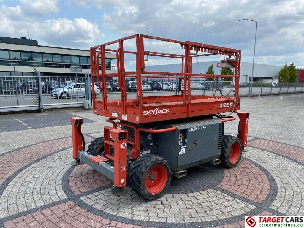 SkyJack SJ6826 RT Diesel 4x4 Scissor 6826 Work Lift 992cm - Кревач ножица: слика 3 SkyJack SJ6826 RT Diesel 4x4 Scissor 6826 Work Lift 992cm - Кревач ножица: слика 3
