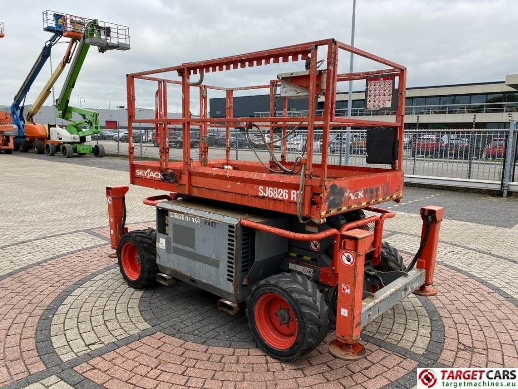 SkyJack SJ6826 RT Diesel 4x4 Scissor Work Lift 992cm  - Кревач ножица: слика 2 SkyJack SJ6826 RT Diesel 4x4 Scissor Work Lift 992cm  - Кревач ножица: слика 2