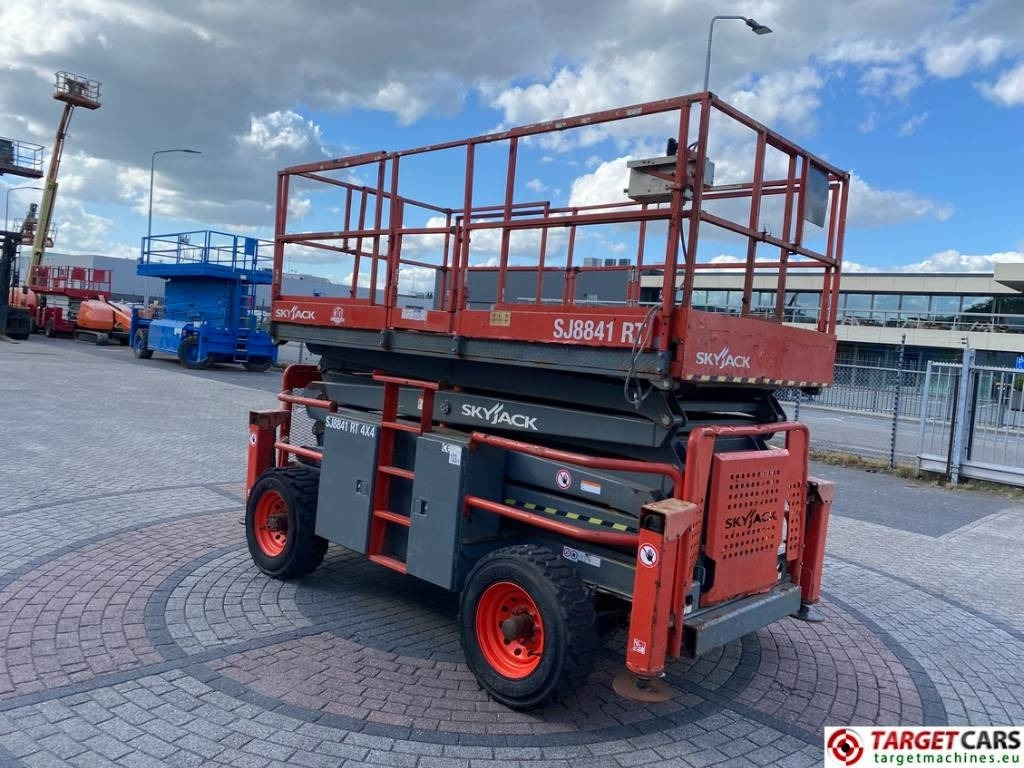 SkyJack SJ8841RT Diesel 4x4 SJ8841 Scissor WorkLift 1430cm - Кревач ножица: слика 2 SkyJack SJ8841RT Diesel 4x4 SJ8841 Scissor WorkLift 1430cm - Кревач ножица: слика 2