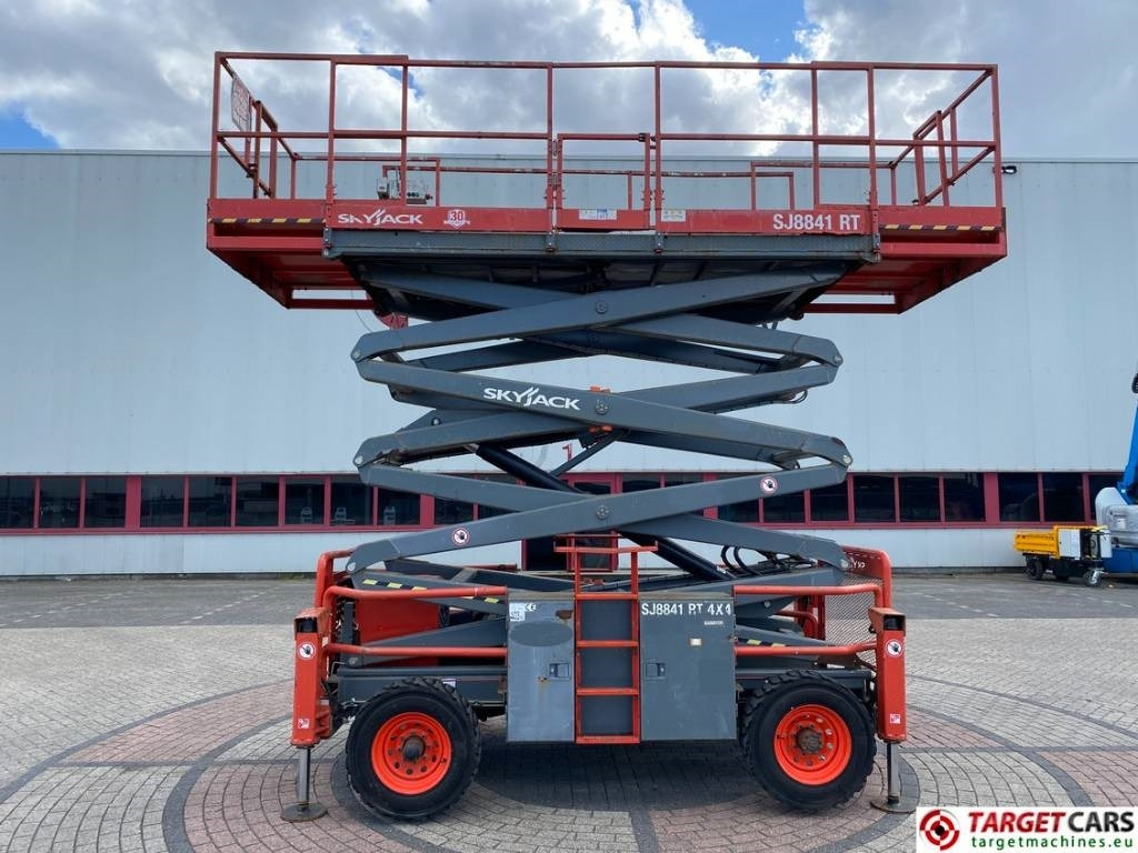 SkyJack SJ8841RT Diesel 4x4 SJ8841 Scissor WorkLift 1430cm - Кревач ножица: слика 5 SkyJack SJ8841RT Diesel 4x4 SJ8841 Scissor WorkLift 1430cm - Кревач ножица: слика 5