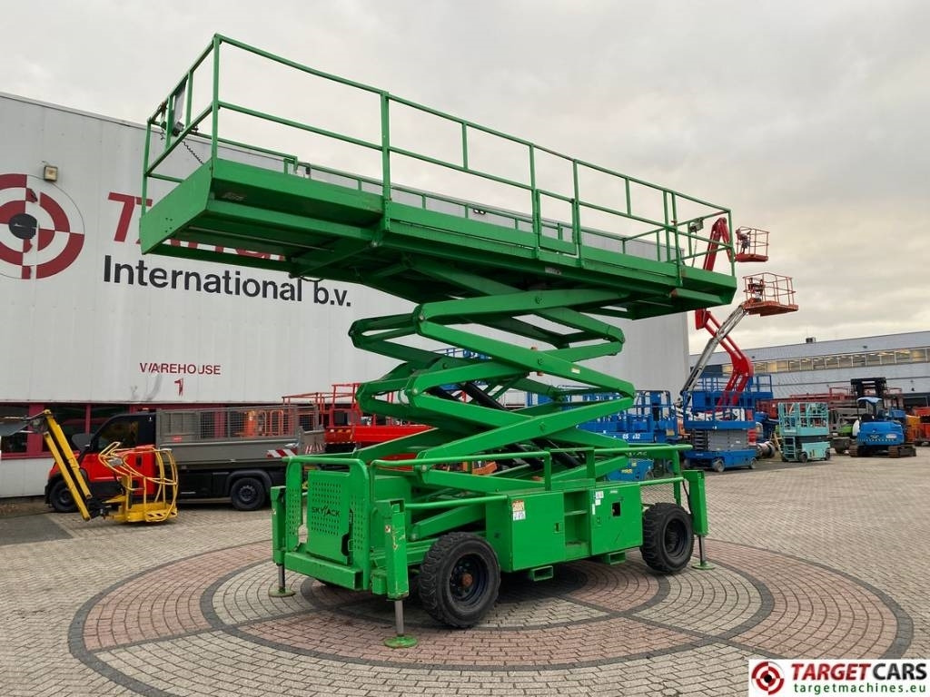Кревач ножица SkyJack SJ9241 RT Diesel 4x4 Scissor Work Lift 1450cm: слика 37