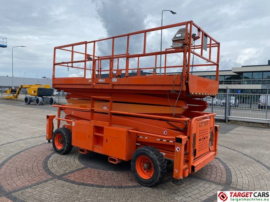 SkyJack SJ9250 RT Diesel 4x4 Scissor Work Lift 1720cm - Кревач ножица: слика 2 SkyJack SJ9250 RT Diesel 4x4 Scissor Work Lift 1720cm - Кревач ножица: слика 2