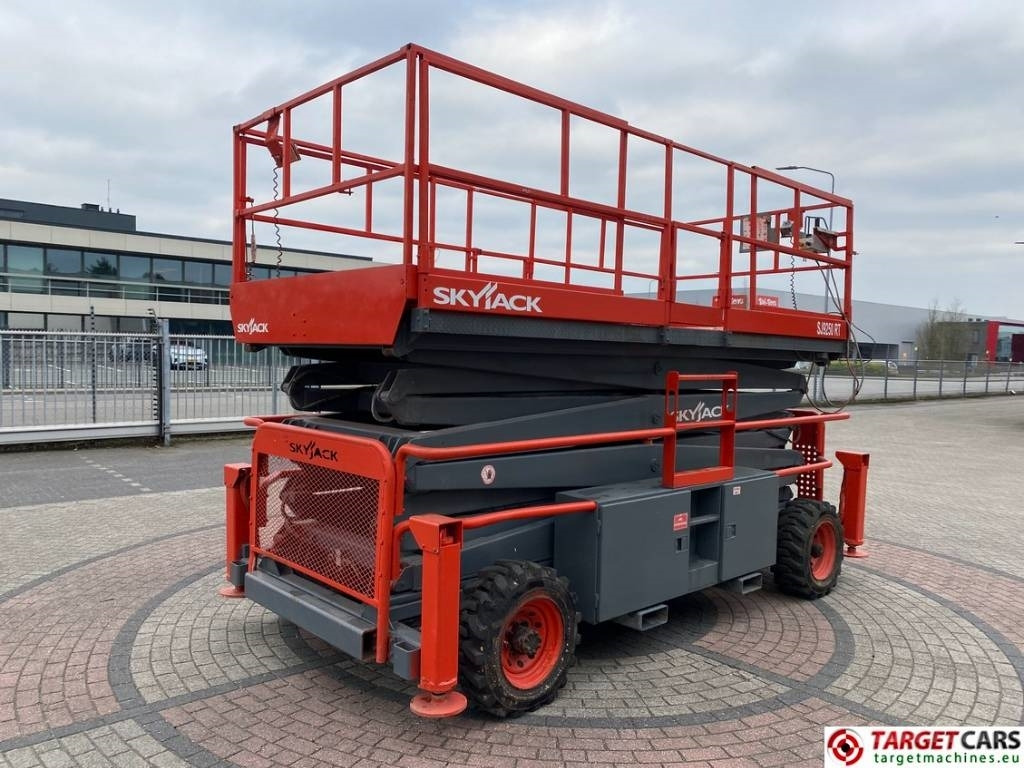 SkyJack SJ9250 RT Diesel Scissor Work Lift 1720cm - Кревач ножица: слика 3 SkyJack SJ9250 RT Diesel Scissor Work Lift 1720cm - Кревач ножица: слика 3