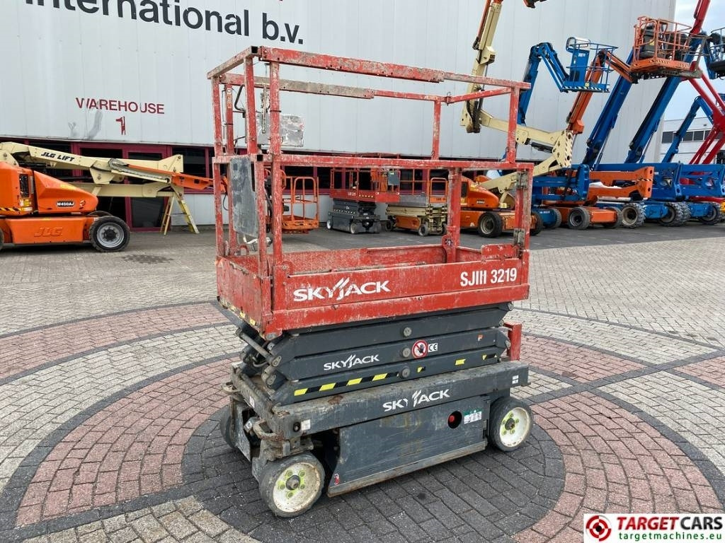 SkyJack SJIII-3219 Electric Scissor Work Lift 780cm - Кревач ножица: слика 1 SkyJack SJIII-3219 Electric Scissor Work Lift 780cm - Кревач ножица: слика 1