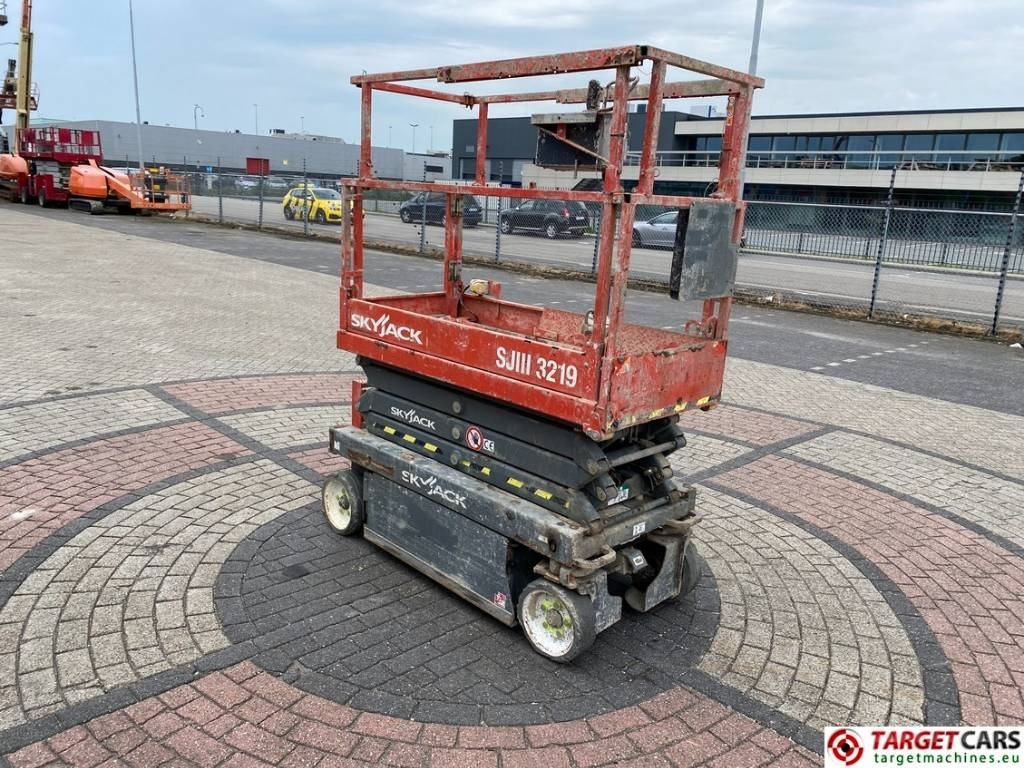 SkyJack SJIII-3219 Electric Scissor Work Lift 780cm - Кревач ножица: слика 2 SkyJack SJIII-3219 Electric Scissor Work Lift 780cm - Кревач ножица: слика 2