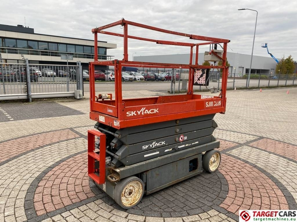 SkyJack SJIII-3226 Electric 3226 Scissor Work Lift 990cm  - Кревач ножица: слика 3 SkyJack SJIII-3226 Electric 3226 Scissor Work Lift 990cm  - Кревач ножица: слика 3