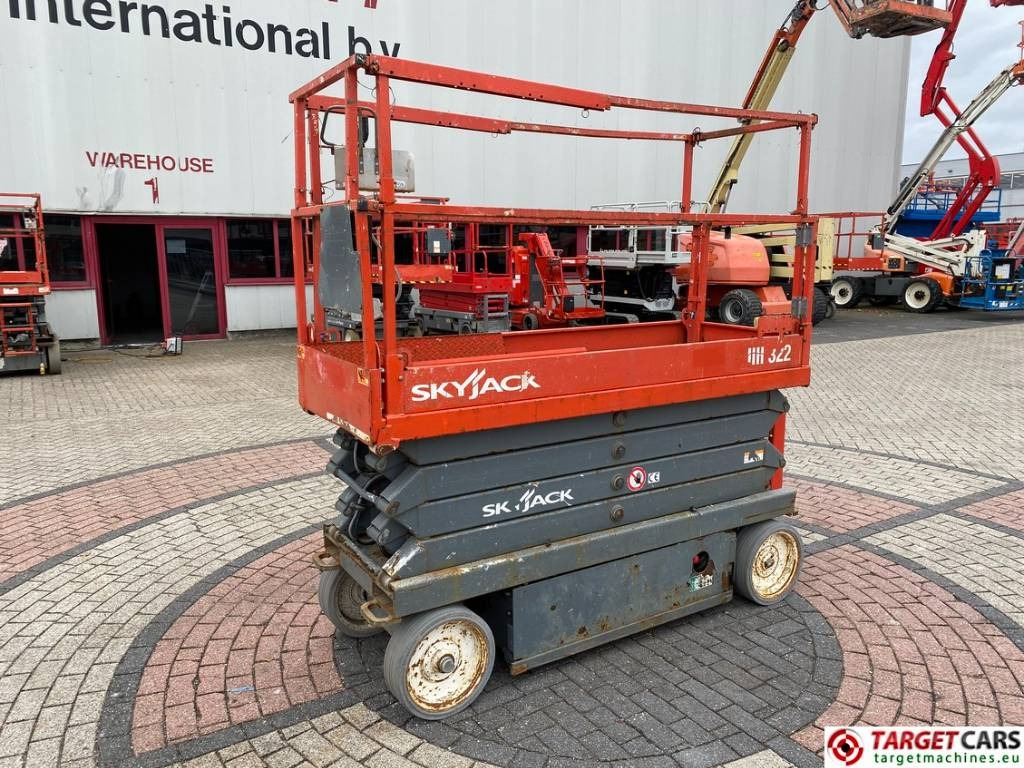 SkyJack SJIII-3226 Electric 3226 Scissor Work Lift 990cm  - Кревач ножица: слика 1 SkyJack SJIII-3226 Electric 3226 Scissor Work Lift 990cm  - Кревач ножица: слика 1