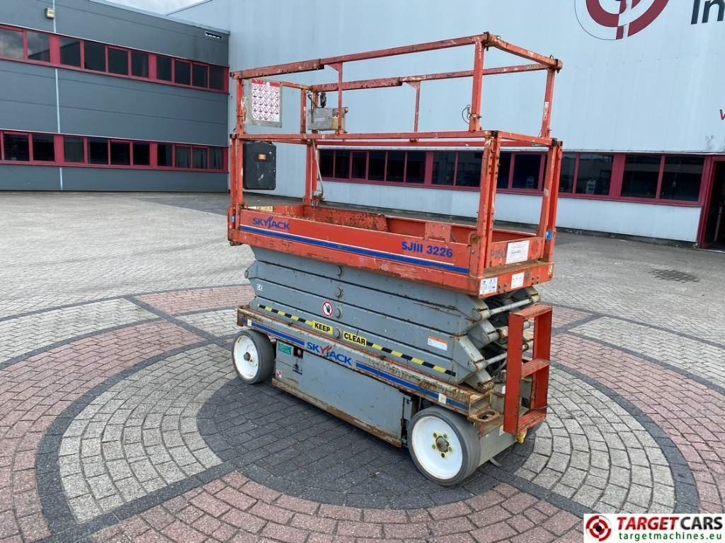 SkyJack SJIII-3226 Electric 3226 Scissor Work Lift 990cm - Кревач ножица: слика 4 SkyJack SJIII-3226 Electric 3226 Scissor Work Lift 990cm - Кревач ножица: слика 4