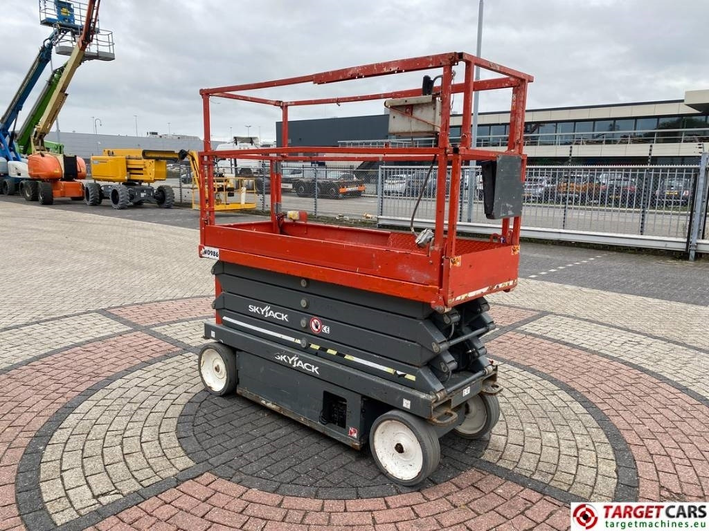 SkyJack SJIII-3226 Electric 3226 Scissor Work Lift 990cm  - Кревач ножица: слика 2 SkyJack SJIII-3226 Electric 3226 Scissor Work Lift 990cm  - Кревач ножица: слика 2