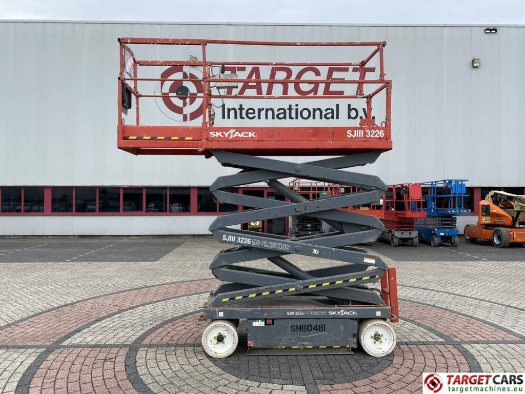 SkyJack SJIII-3226 Electric Scissor Work Lift 990cm  - Кревач ножица: слика 5 SkyJack SJIII-3226 Electric Scissor Work Lift 990cm  - Кревач ножица: слика 5