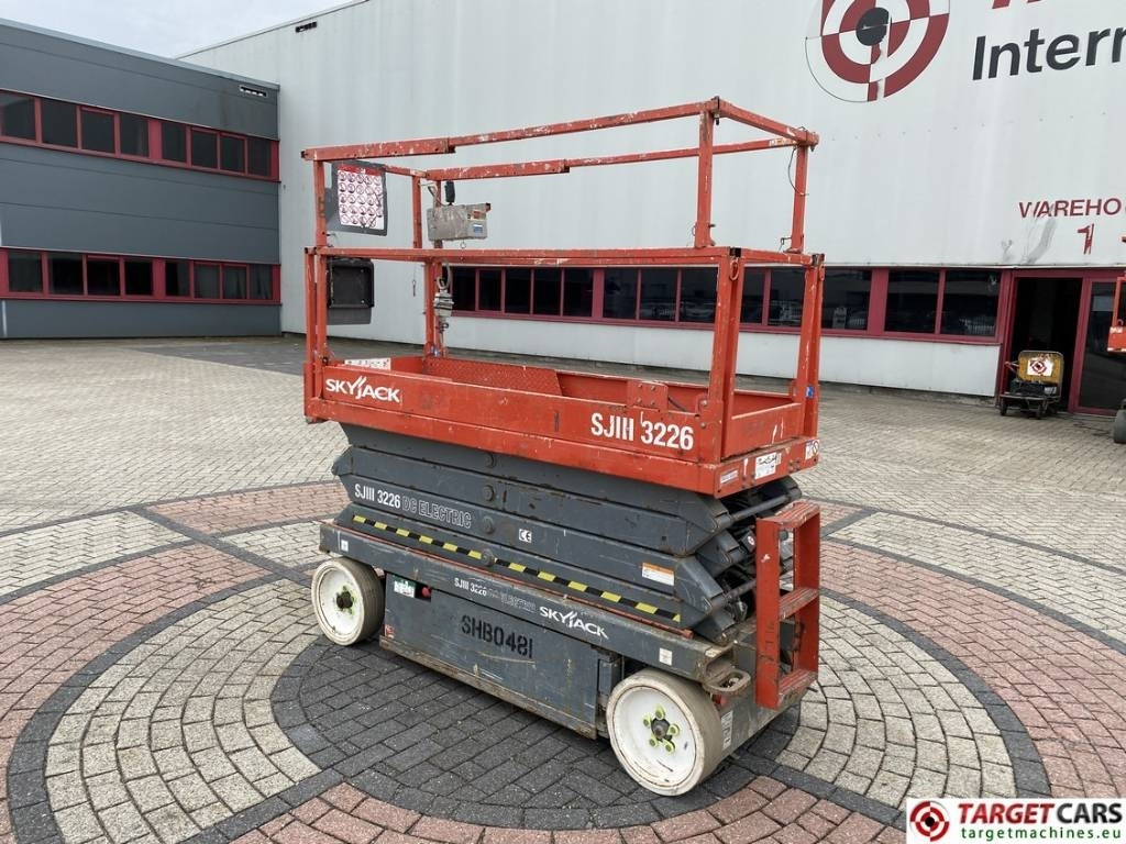 SkyJack SJIII-3226 Electric Scissor Work Lift 990cm  - Кревач ножица: слика 4 SkyJack SJIII-3226 Electric Scissor Work Lift 990cm  - Кревач ножица: слика 4