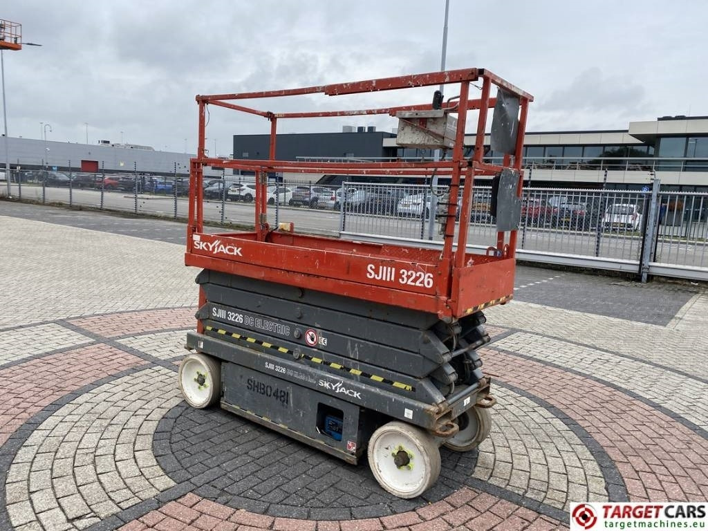 SkyJack SJIII-3226 Electric Scissor Work Lift 990cm  - Кревач ножица: слика 2 SkyJack SJIII-3226 Electric Scissor Work Lift 990cm  - Кревач ножица: слика 2