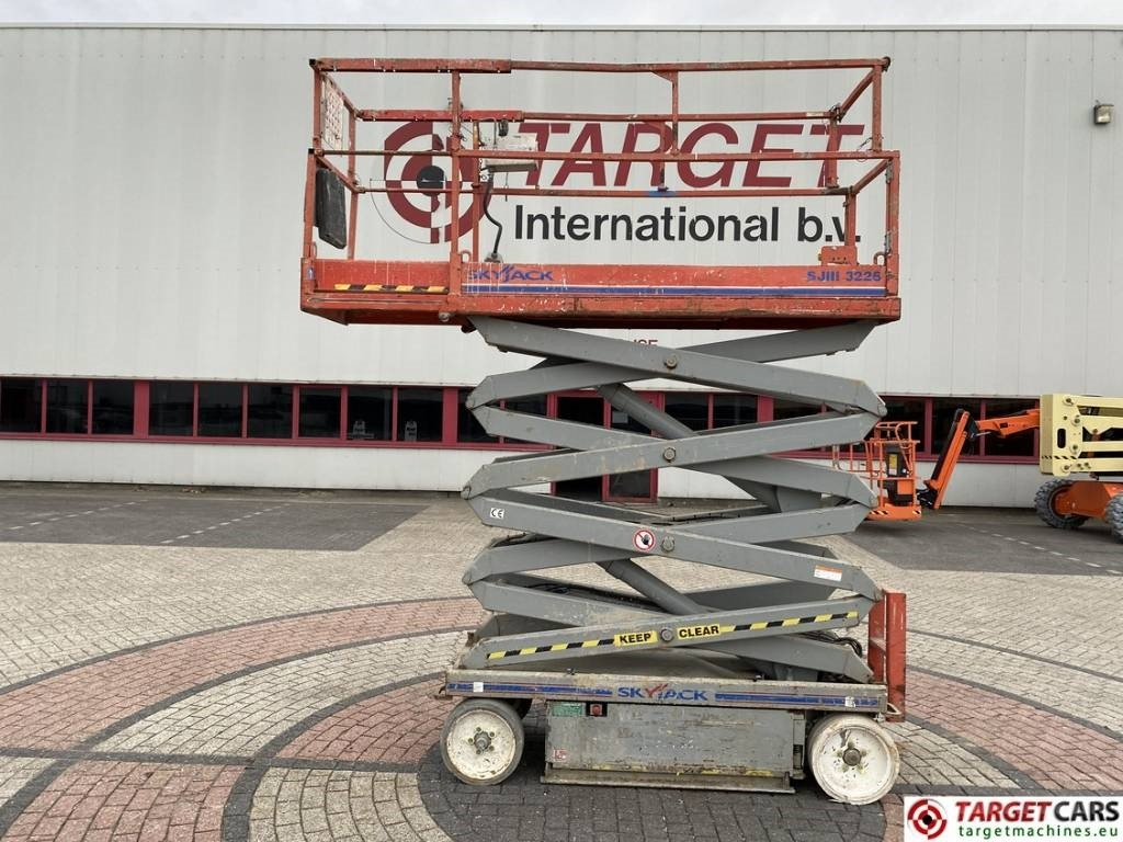 SkyJack SJIII-3226 Electric Scissor Work Lift 990cm - Кревач ножица: слика 5 SkyJack SJIII-3226 Electric Scissor Work Lift 990cm - Кревач ножица: слика 5