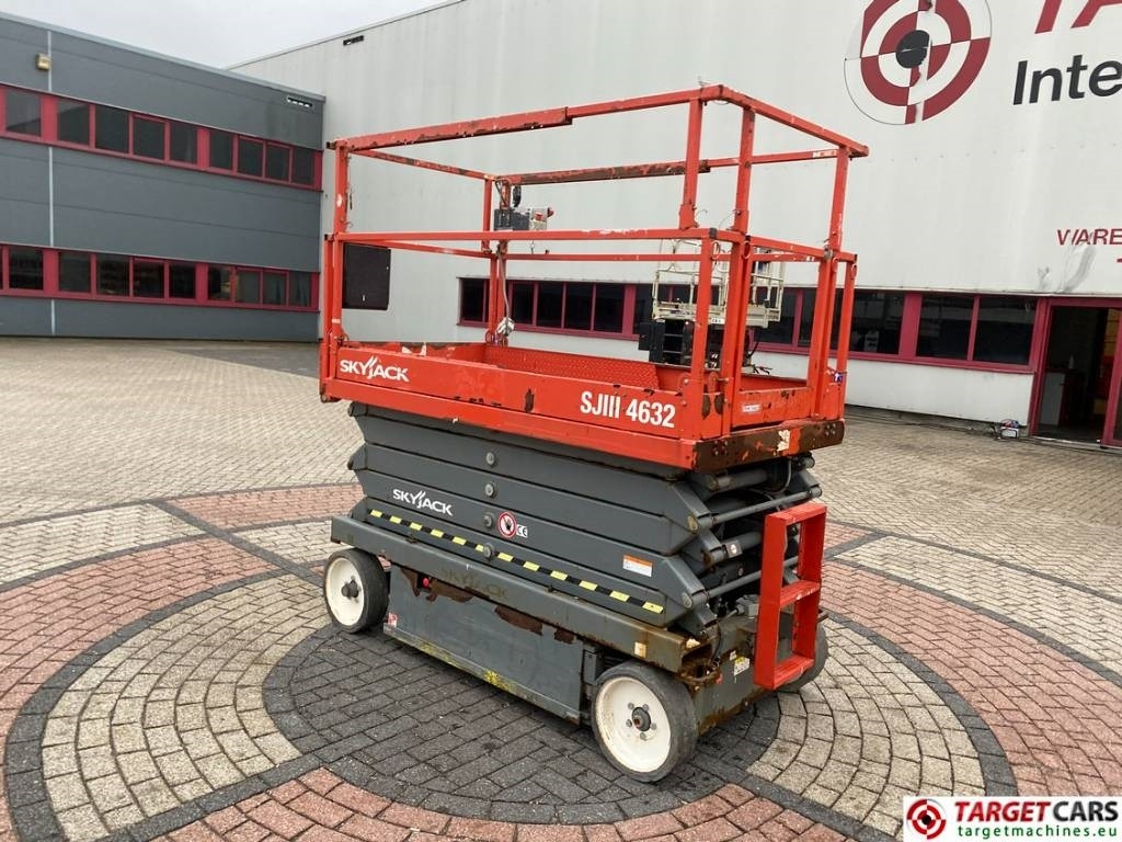 SkyJack SJIII-4632 Electric 4632 Scissor Work Lift 1170cm  - Кревач ножица: слика 4 SkyJack SJIII-4632 Electric 4632 Scissor Work Lift 1170cm  - Кревач ножица: слика 4