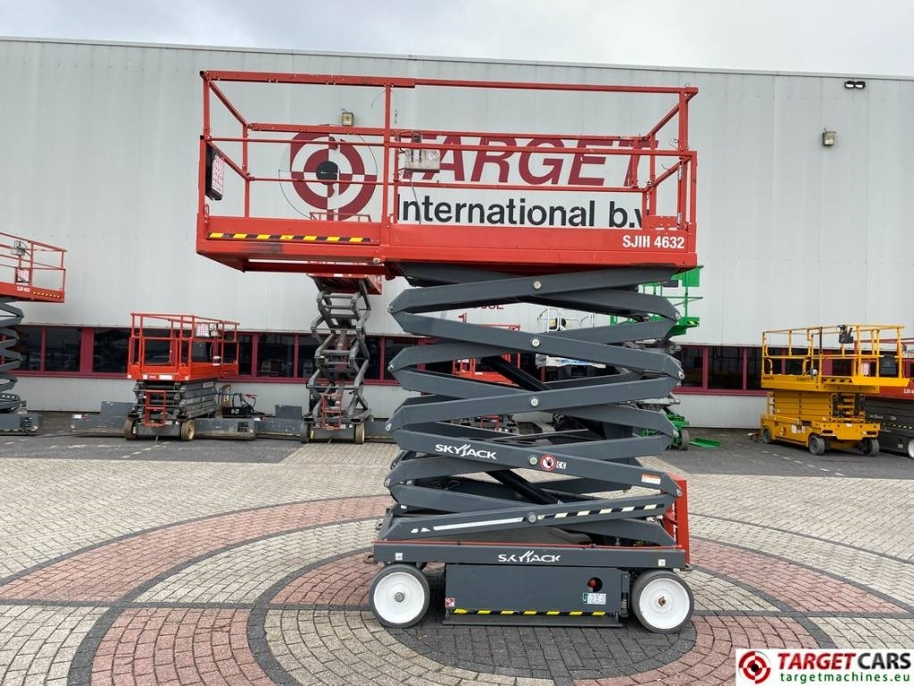 SkyJack SJIII-4632 Electric 4632 Scissor Work Lift 1170cm - Кревач ножица: слика 5 SkyJack SJIII-4632 Electric 4632 Scissor Work Lift 1170cm - Кревач ножица: слика 5