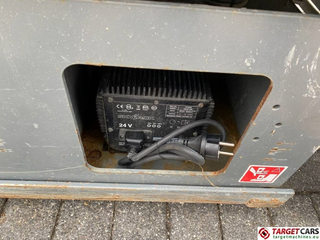 Кревач ножица SkyJack SJIII-4632 Electric 4632 Scissor Work Lift 1170cm: слика 30 Кревач ножица SkyJack SJIII-4632 Electric 4632 Scissor Work Lift 1170cm: слика 30