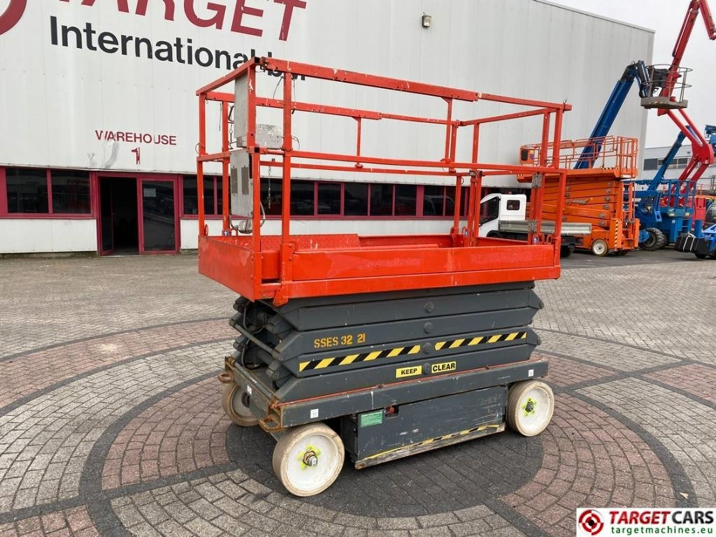 SkyJack SJIII-4632 Electric 4632 Scissor Work Lift 1170cm - Кревач ножица: слика 1 SkyJack SJIII-4632 Electric 4632 Scissor Work Lift 1170cm - Кревач ножица: слика 1