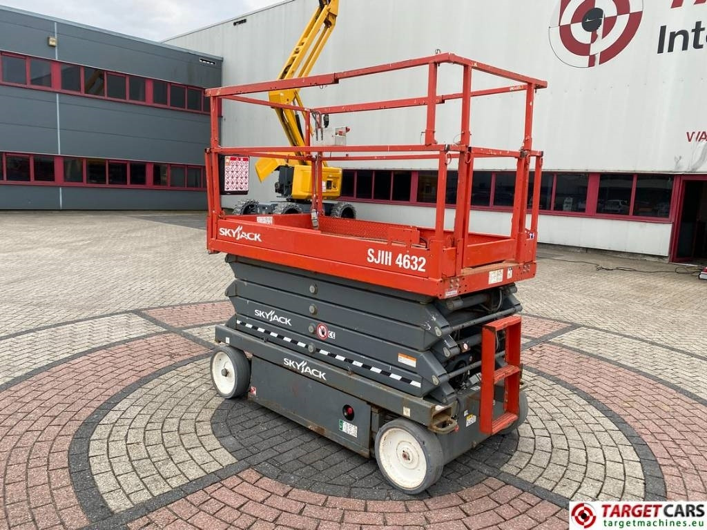 SkyJack SJIII-4632 Electric 4632 Scissor Work Lift 1170cm  - Кревач ножица: слика 4 SkyJack SJIII-4632 Electric 4632 Scissor Work Lift 1170cm  - Кревач ножица: слика 4