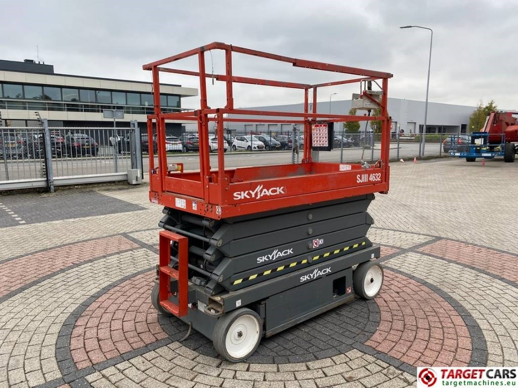SkyJack SJIII-4632 Electric 4632 Scissor Work Lift 1170cm  - Кревач ножица: слика 3 SkyJack SJIII-4632 Electric 4632 Scissor Work Lift 1170cm  - Кревач ножица: слика 3