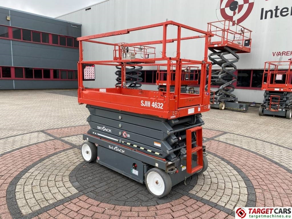 SkyJack SJIII-4632 Electric 4632 Scissor Work Lift 1170cm - Кревач ножица: слика 4 SkyJack SJIII-4632 Electric 4632 Scissor Work Lift 1170cm - Кревач ножица: слика 4