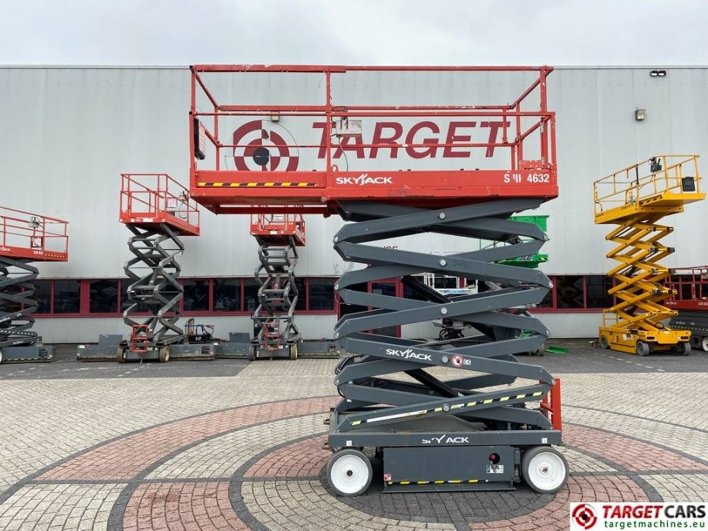 SkyJack SJIII-4632 Electric 4632 Scissor Work Lift 1170cm  - Кревач ножица: слика 5 SkyJack SJIII-4632 Electric 4632 Scissor Work Lift 1170cm  - Кревач ножица: слика 5