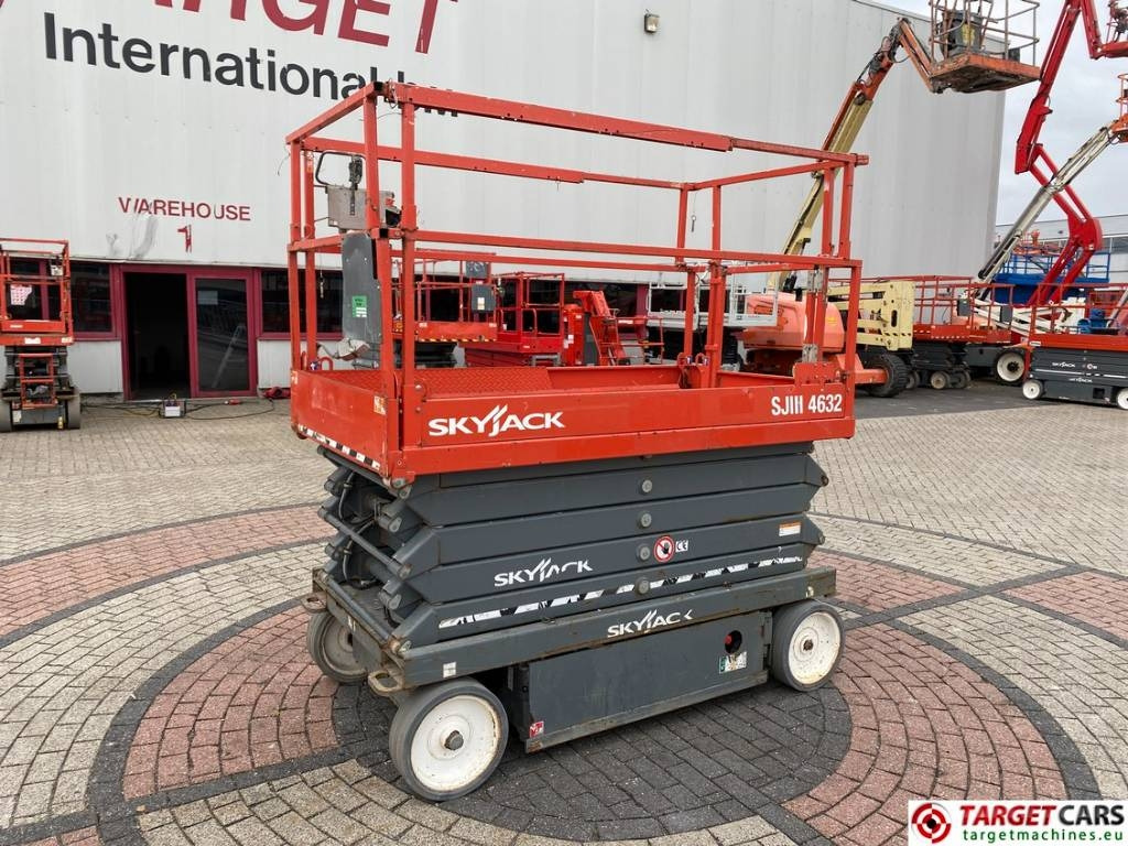 SkyJack SJIII-4632 Electric Scissor Work Lift 1170cm  - Кревач ножица: слика 1 SkyJack SJIII-4632 Electric Scissor Work Lift 1170cm  - Кревач ножица: слика 1
