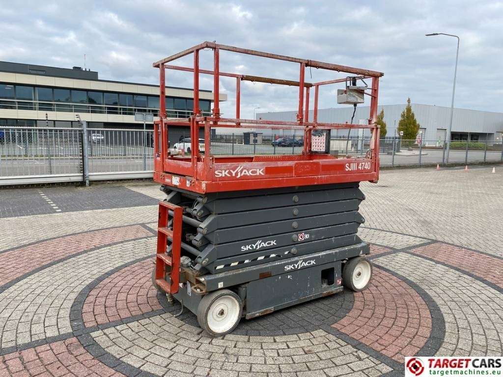SkyJack SJIII-4740 Electric 4740 Scissor Work Lift 1380cm - Кревач ножица: слика 3 SkyJack SJIII-4740 Electric 4740 Scissor Work Lift 1380cm - Кревач ножица: слика 3