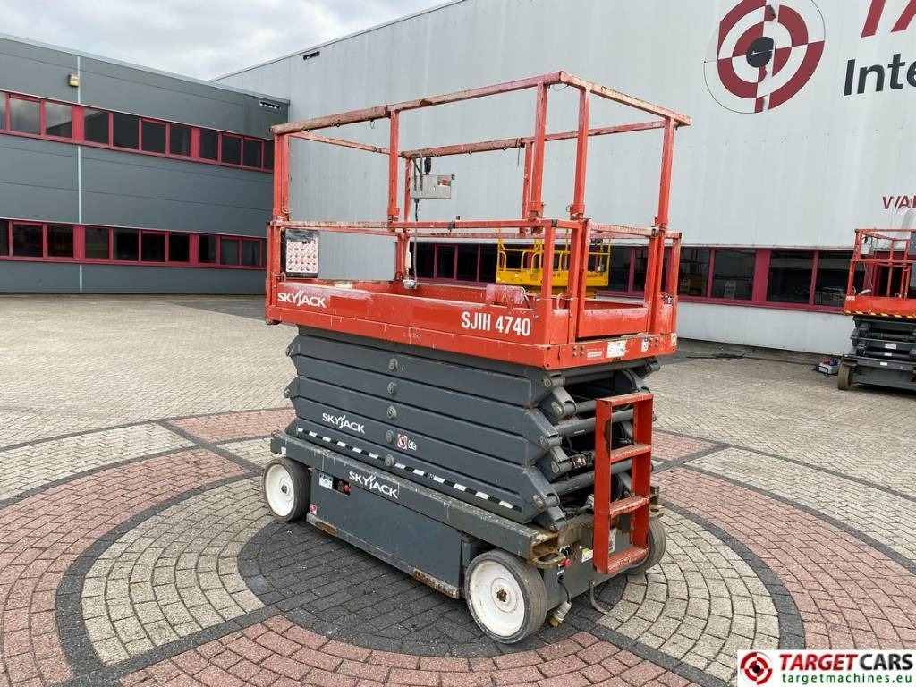 SkyJack SJIII-4740 Electric 4740 Scissor Work Lift 1380cm - Кревач ножица: слика 4 SkyJack SJIII-4740 Electric 4740 Scissor Work Lift 1380cm - Кревач ножица: слика 4