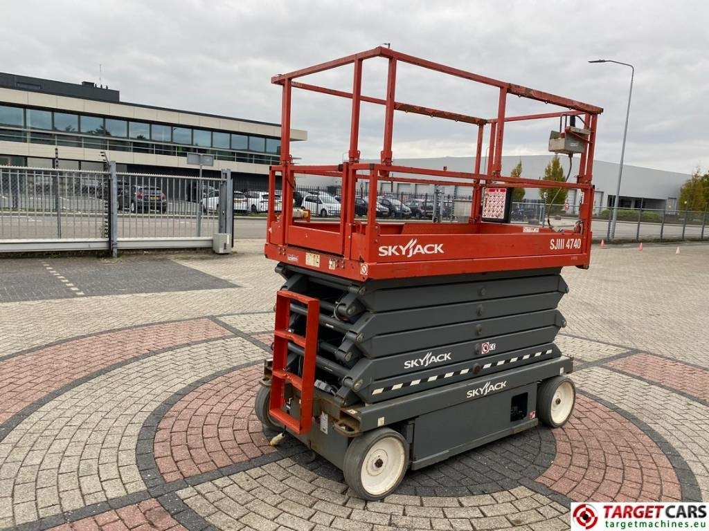 SkyJack SJIII-4740 Electric 4740 Scissor Work Lift 1380cm - Кревач ножица: слика 3 SkyJack SJIII-4740 Electric 4740 Scissor Work Lift 1380cm - Кревач ножица: слика 3