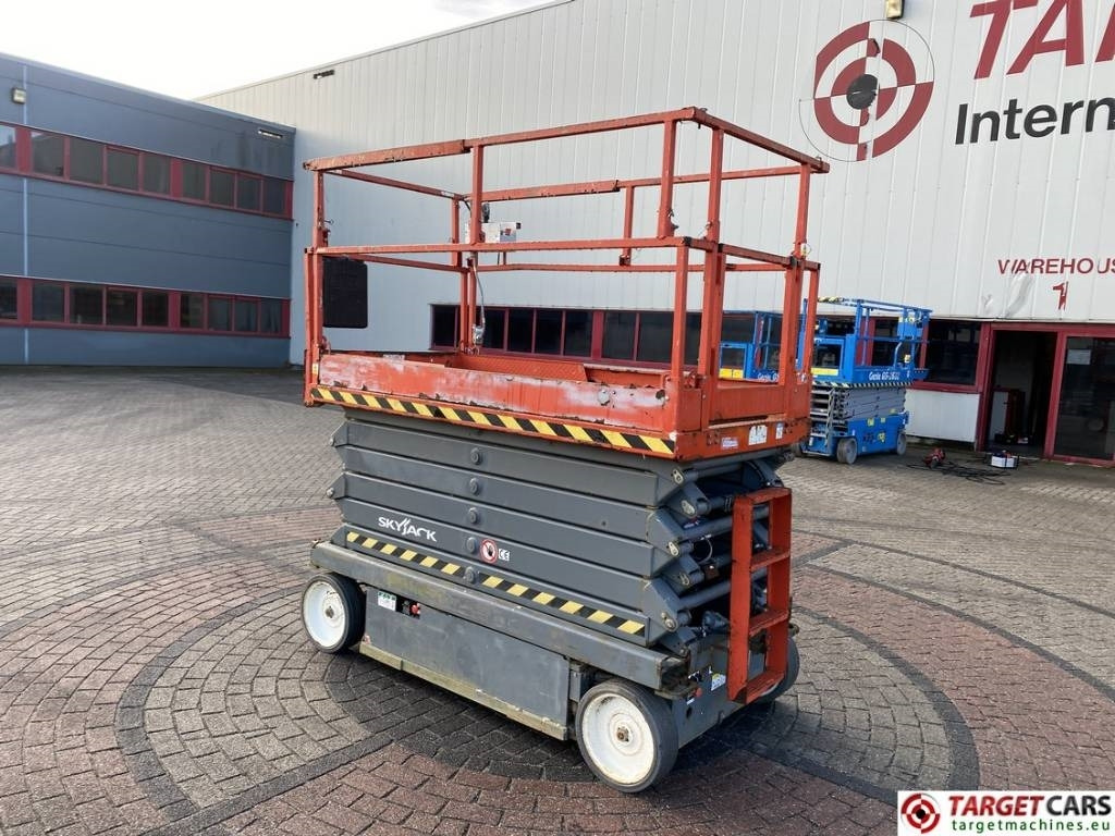 SkyJack SJIII-4740 Electric Scissor 4740 Work Lift 1380cm - Кревач ножица: слика 4 SkyJack SJIII-4740 Electric Scissor 4740 Work Lift 1380cm - Кревач ножица: слика 4