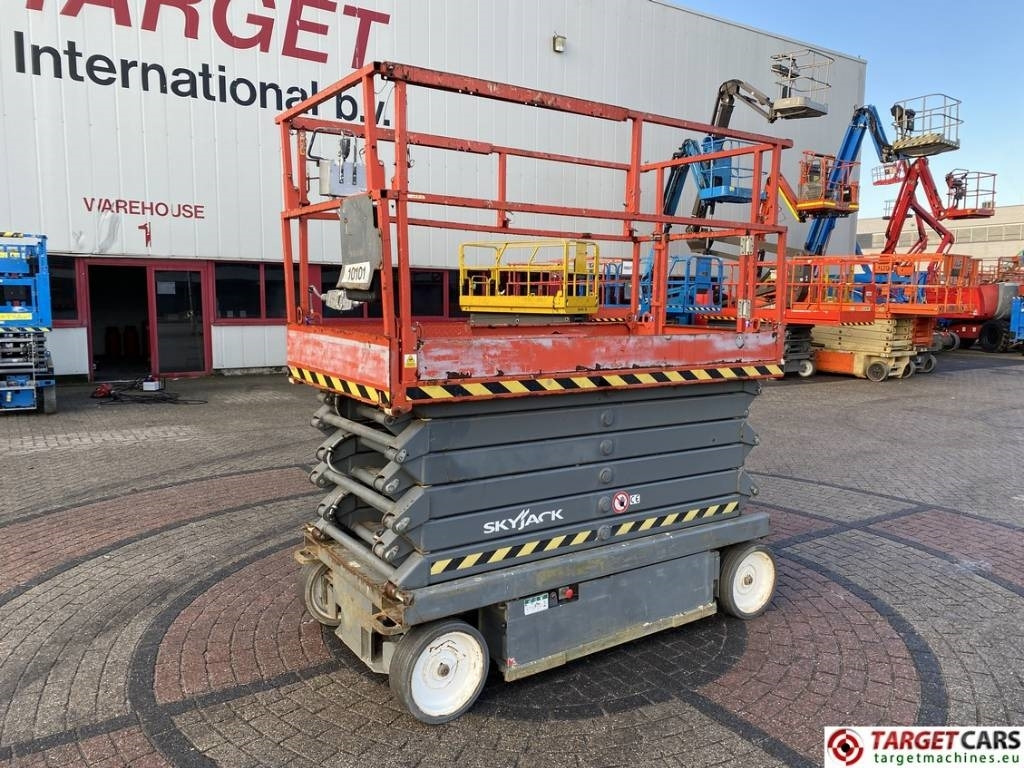 SkyJack SJIII-4740 Electric Scissor 4740 Work Lift 1380cm - Кревач ножица: слика 1 SkyJack SJIII-4740 Electric Scissor 4740 Work Lift 1380cm - Кревач ножица: слика 1