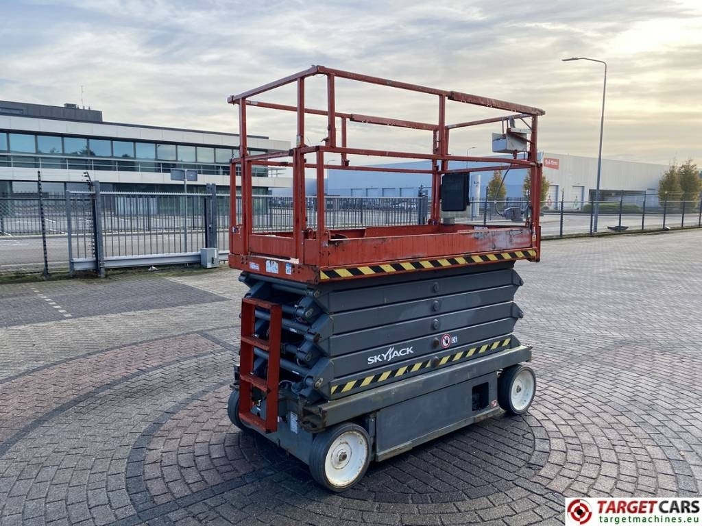 SkyJack SJIII-4740 Electric Scissor 4740 Work Lift 1380cm - Кревач ножица: слика 3 SkyJack SJIII-4740 Electric Scissor 4740 Work Lift 1380cm - Кревач ножица: слика 3