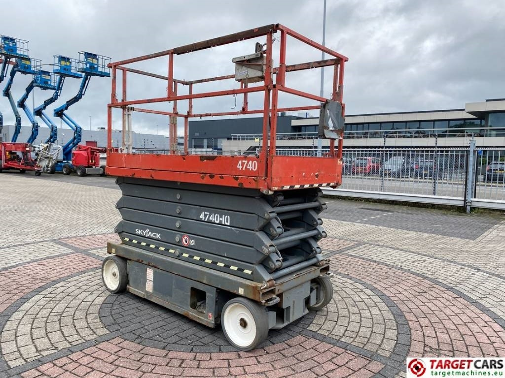 SkyJack SJIII-4740 Electric Scissor 4740 Work Lift 1380cm - Кревач ножица: слика 2 SkyJack SJIII-4740 Electric Scissor 4740 Work Lift 1380cm - Кревач ножица: слика 2