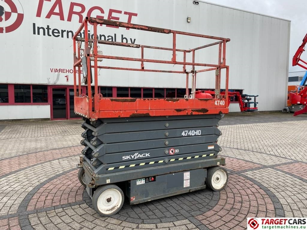 SkyJack SJIII-4740 Electric Scissor 4740 Work Lift 1380cm - Кревач ножица: слика 1 SkyJack SJIII-4740 Electric Scissor 4740 Work Lift 1380cm - Кревач ножица: слика 1