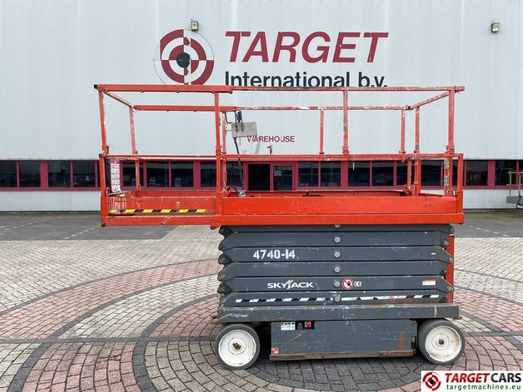 SkyJack SJIII-4740 Electric Scissor Work Lift 1380cm - Кревач ножица: слика 5 SkyJack SJIII-4740 Electric Scissor Work Lift 1380cm - Кревач ножица: слика 5