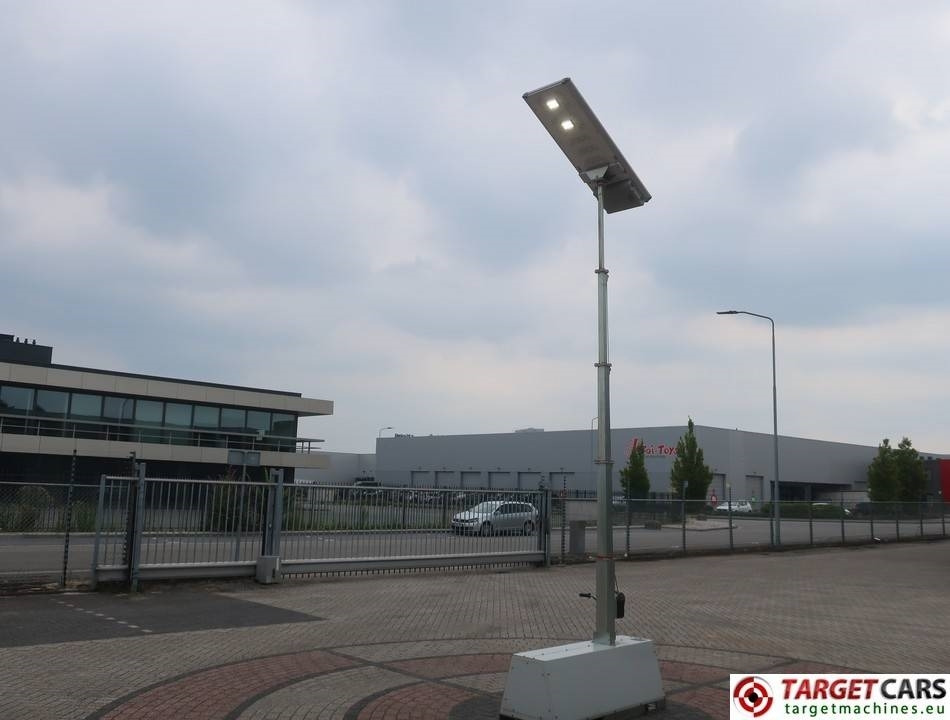 Кула за рефлектори Trime X-Pole Solar Panel 50W Led Tower Light: слика 7
