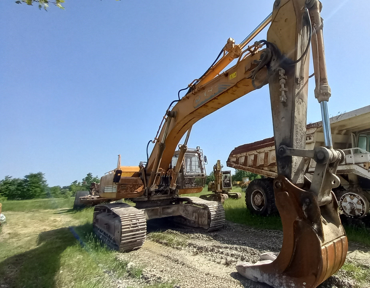 CASE Poclain 9046 Escavatore cingolato completo di cabina Rops-Fops con griglia frontale. Impianto martello. Benna. - Багер гасеничар: слика 2 CASE Poclain 9046 Escavatore cingolato completo di cabina Rops-Fops con griglia frontale. Impianto martello. Benna. - Багер гасеничар: слика 2