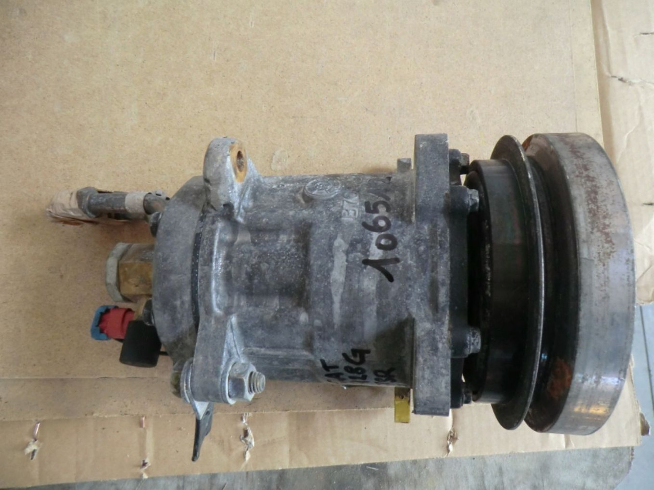 Caterpillar 928G COMPRESSORE ARIA CONDIZIONATA - Компресор на клима уред за Градежна машина: слика 1 Caterpillar 928G COMPRESSORE ARIA CONDIZIONATA - Компресор на клима уред за Градежна машина: слика 1