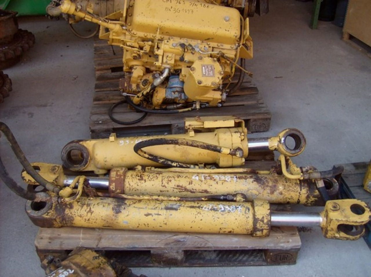 Caterpillar 953 CILINDRI DI SALITA - Хидрауличен цилиндар за Градежна машина: слика 1 Caterpillar 953 CILINDRI DI SALITA - Хидрауличен цилиндар за Градежна машина: слика 1