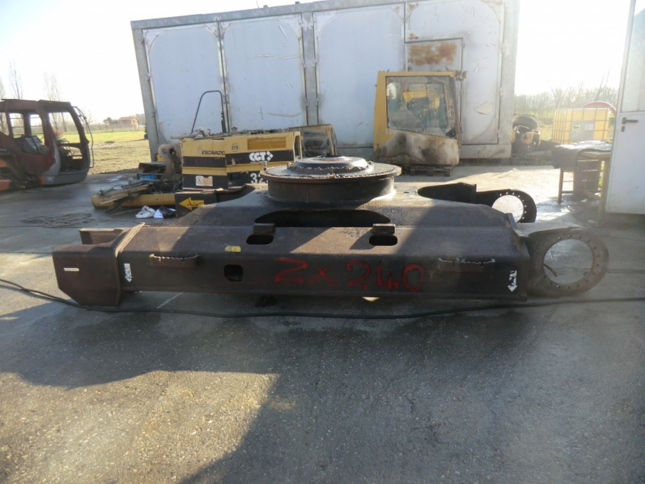 HITACHI ZX240 BAS TELAIO INFERIORE - Рамка/ Шасија за Градежна машина: слика 3 HITACHI ZX240 BAS TELAIO INFERIORE - Рамка/ Шасија за Градежна машина: слика 3