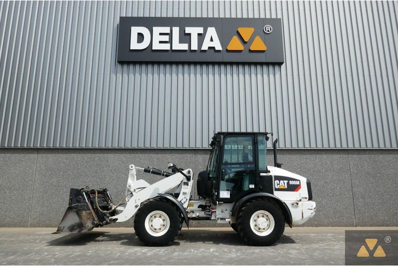 Caterpillar 906M - Натоварувач на тркала: слика 1 Caterpillar 906M - Натоварувач на тркала: слика 1