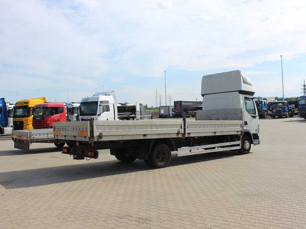 DAF LF 45.180, SLEEPING BODY, EURO 3, TIRES 80% - Камион со платформа: слика 4 DAF LF 45.180, SLEEPING BODY, EURO 3, TIRES 80% - Камион со платформа: слика 4