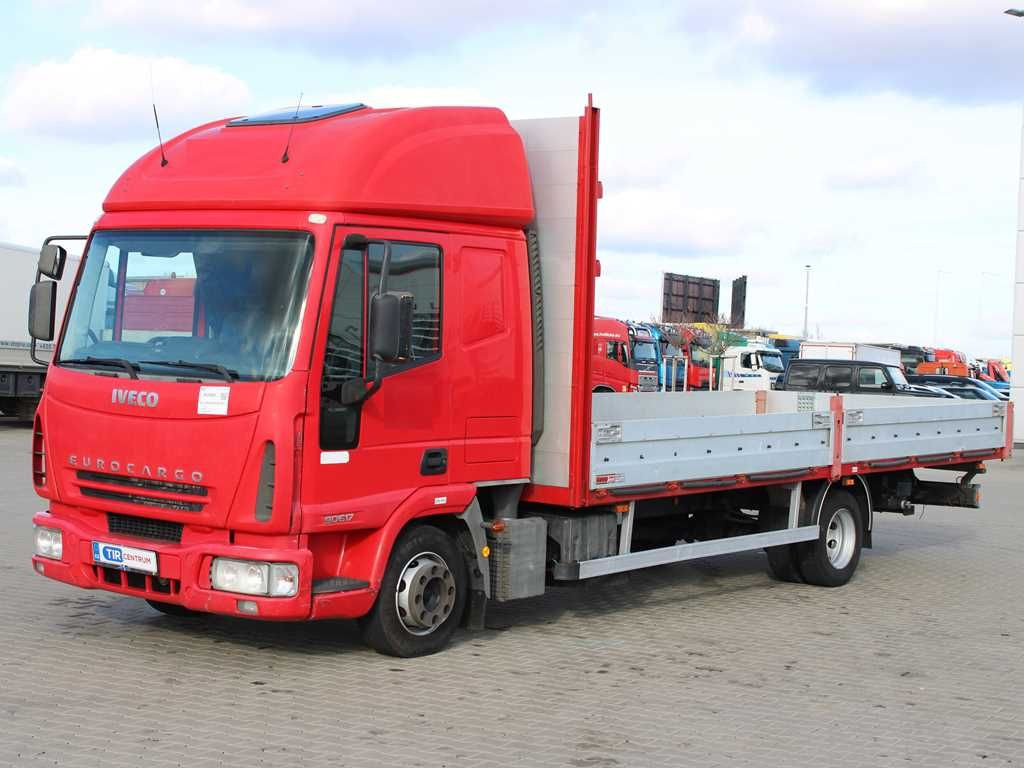 Iveco EUROCARGO ML 90E17, EURO 3, PNEU 80% - Камион со церада: слика 1 Iveco EUROCARGO ML 90E17, EURO 3, PNEU 80% - Камион со церада: слика 1