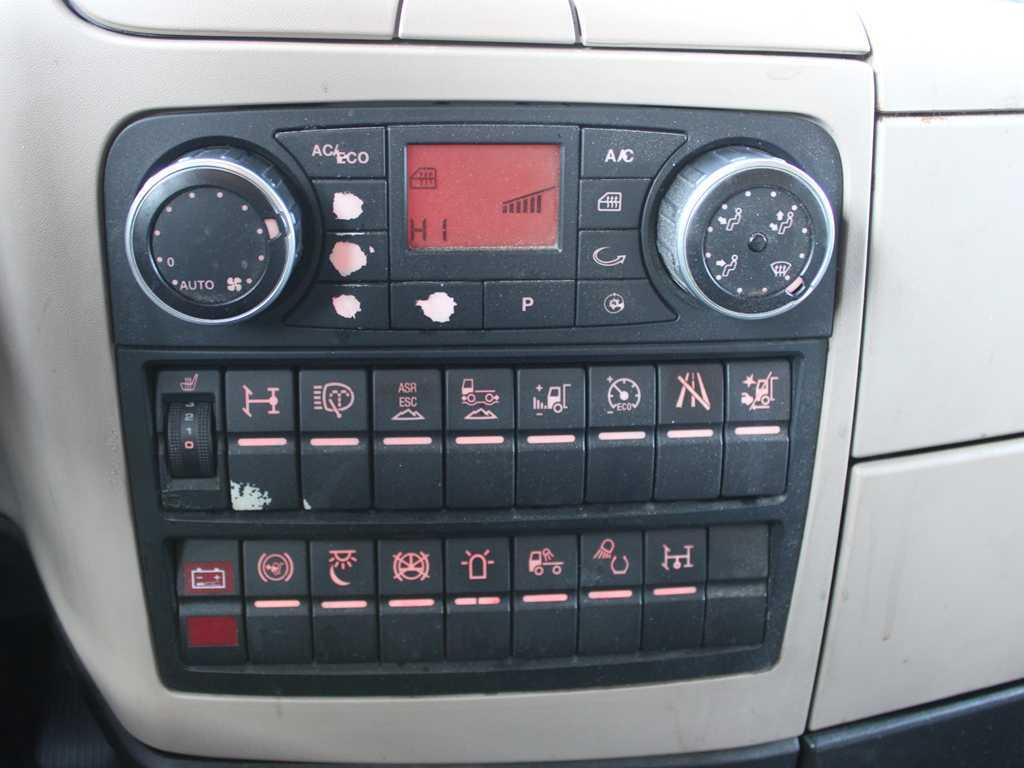 Камион влекач MAN TGX 18.500, EURO 6, RETARDER, NAVIGATION, BEACONS: слика 12