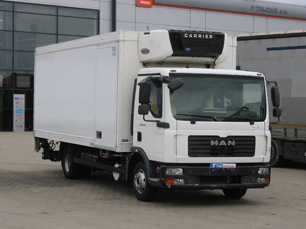 MAN TGL 12.210, EURO 4, HYDRAULIC FRONT, CARRIER SUPRA 850 Mt, 2X EVAPORATOR - Камион ладилник: слика 3 MAN TGL 12.210, EURO 4, HYDRAULIC FRONT, CARRIER SUPRA 850 Mt, 2X EVAPORATOR - Камион ладилник: слика 3