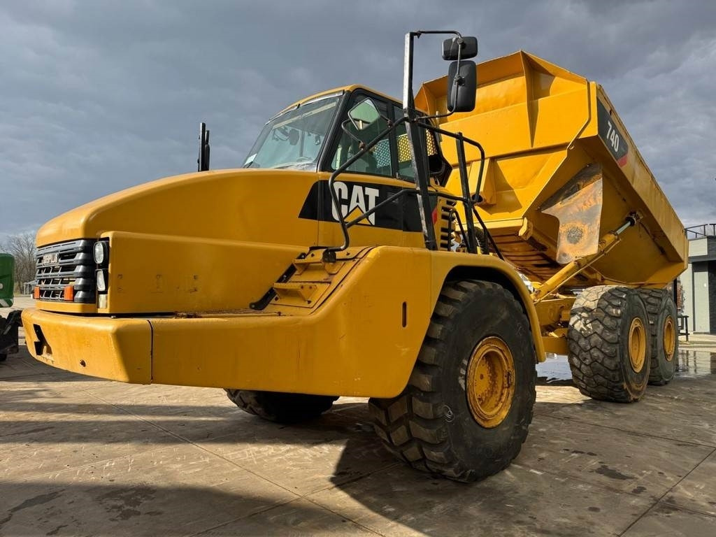 CAT 740 - Зглобен истоварувач: слика 1 CAT 740 - Зглобен истоварувач: слика 1